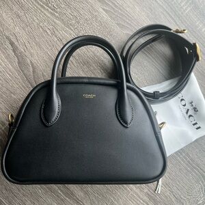 Coach borough bowling bag in black